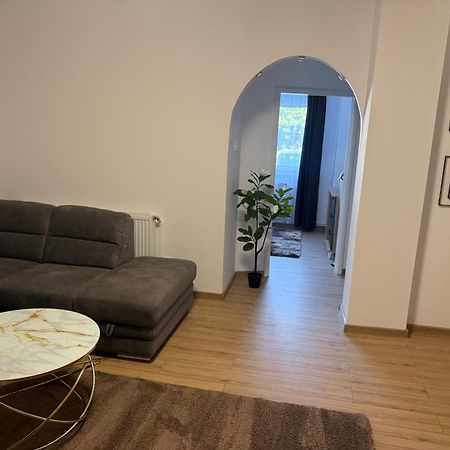 Modernul Apartament De Langa Castel Hunedoara Exterior photo